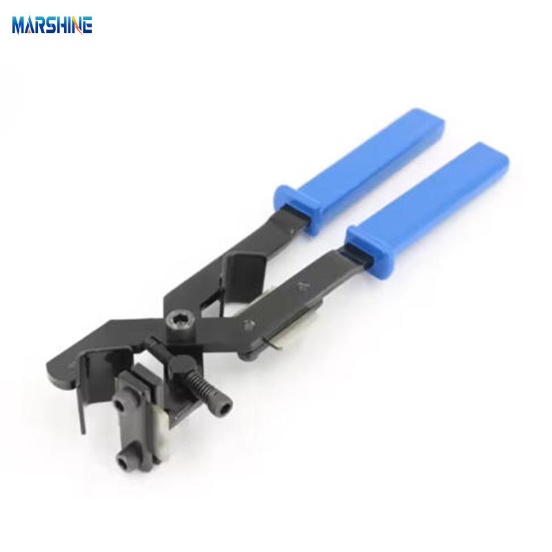 Qual è il segreto per spelare rapidamente i cavi con uno strumento manuale?