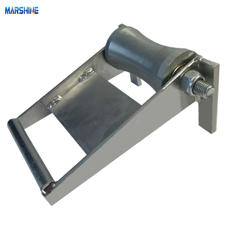 MAR-RR-5 Rullo guidafune ad angolo smussato zincato